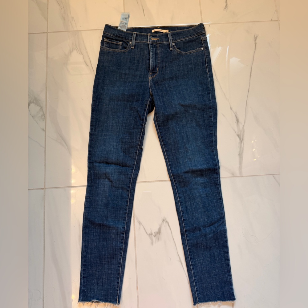 Levi’s shaping skinny jeans size 29